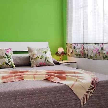 Rainbow בית הארחה